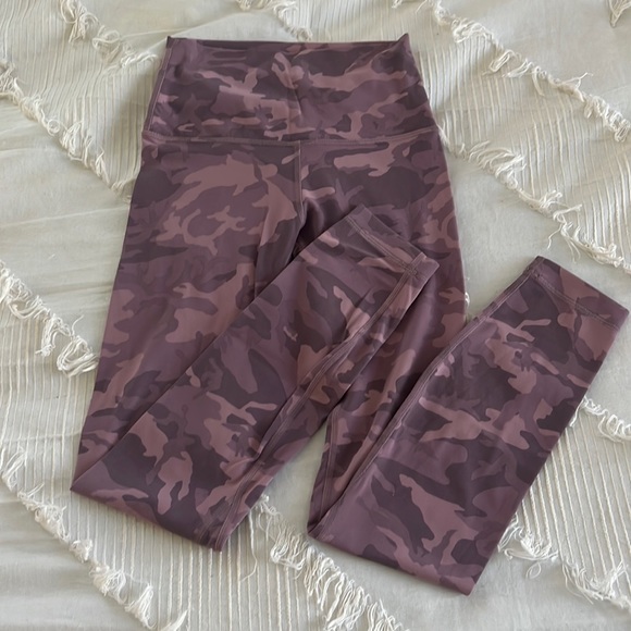 ‼️SOLD‼️ Lululemon Incognito Camo Pink Taupe Multi 25” - Picture 3 of 6